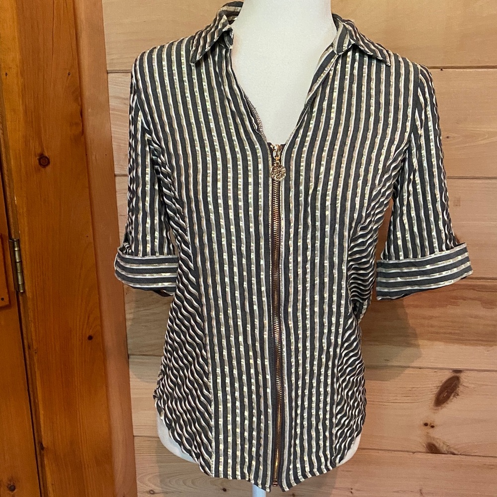 Anne Klein seersucker zip front top with gold threads NWOT
